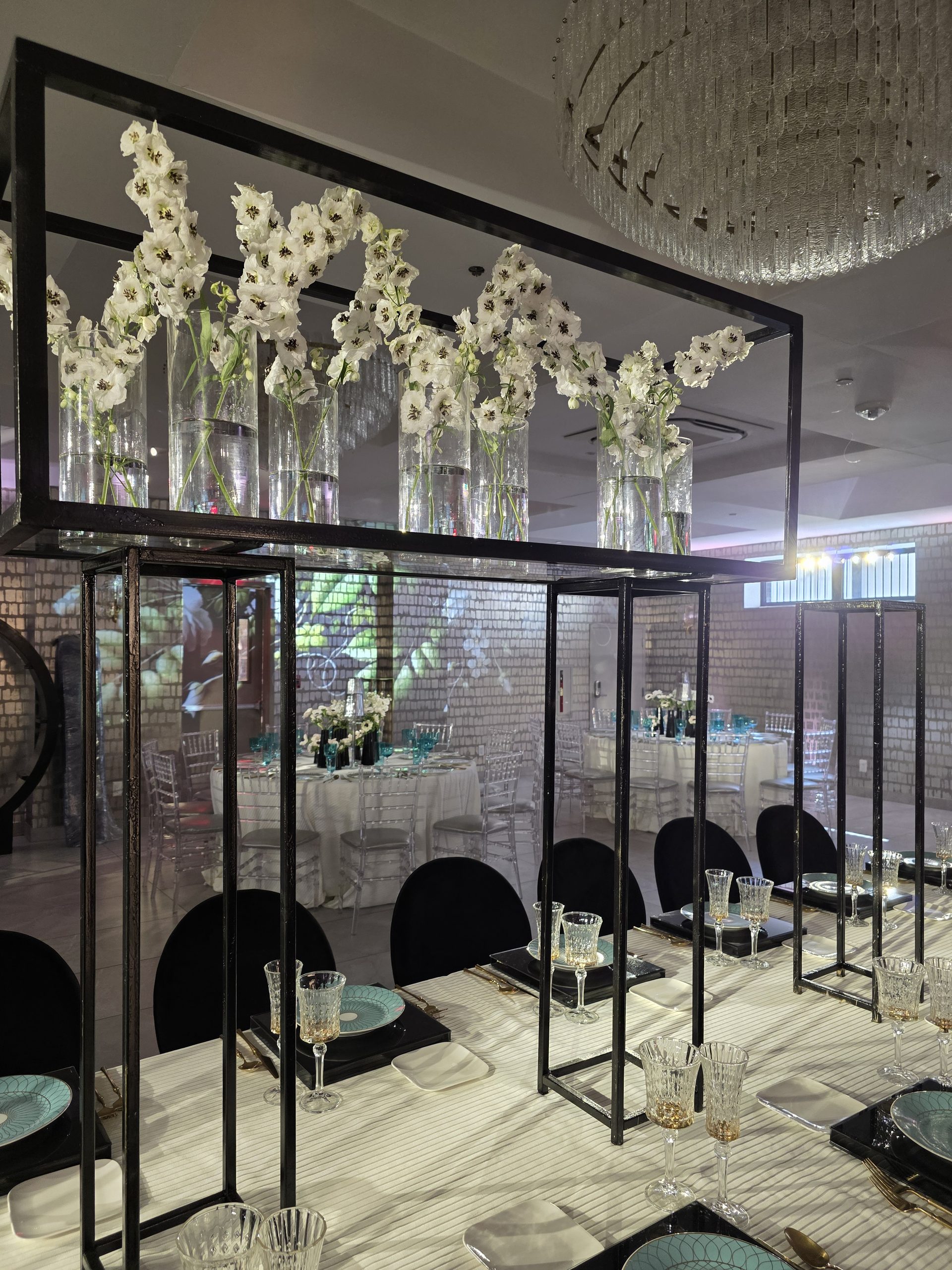 The whole room from the end: the projection, the frames, the tables
